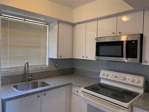 Building Photo - 1370 NE 119th St