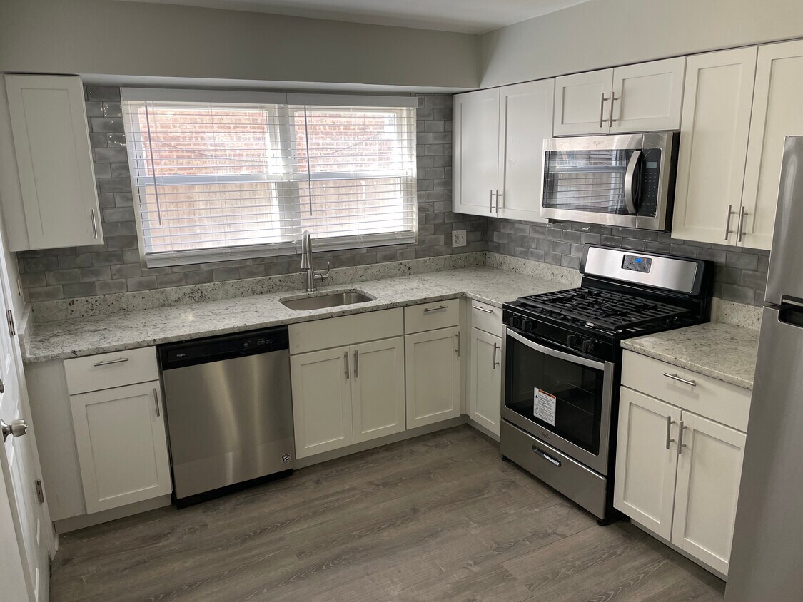 Foto principal - 1319-1327 W Sherwin Ave