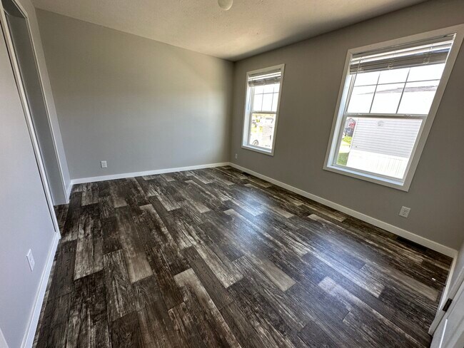 Foto del edificio - 517 Spanish Oak Ln