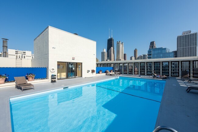 1 East Scott Rooftop Pool - 1 E Scott St