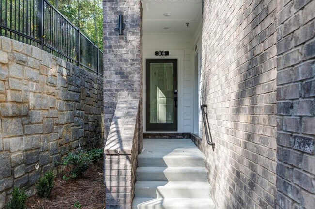 Building Photo - 375 Pratt Dr