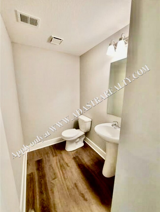 Foto del edificio - Nice 3 Bed 3 Bath Townhome in Louisburg-Av...