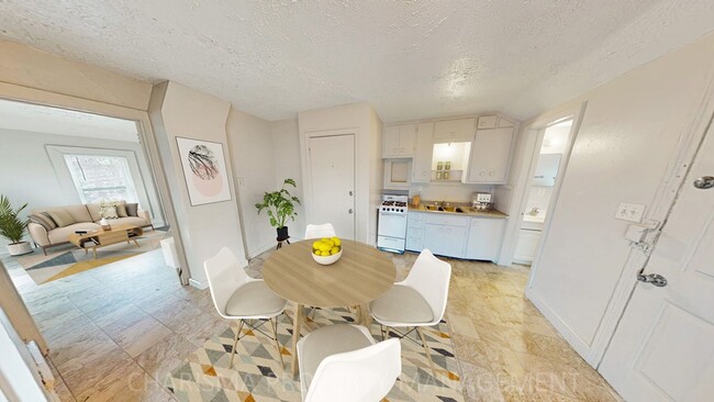 Building Photo - COZY STUDIO LOCATED DOWNTOWN SIOUX FALLS!