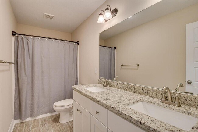 Building Photo - LIKE-NEW ALL BRICK HOME on almost 3 ACRES ...