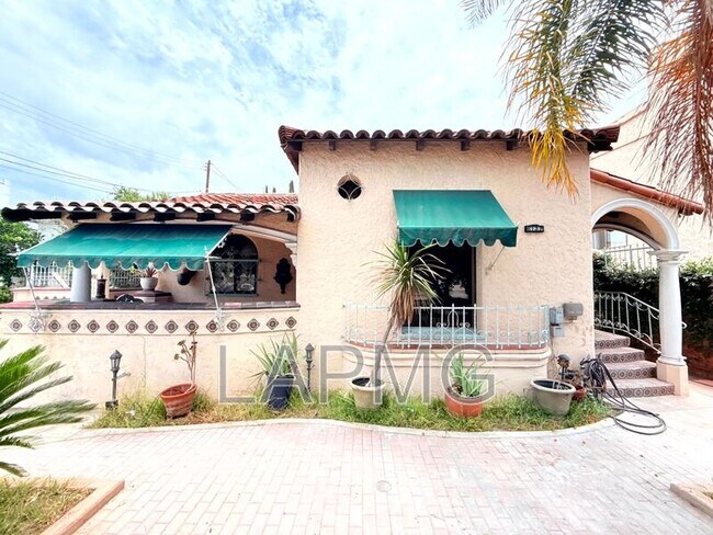 Foto del edificio - 6130 Whitsett Ave