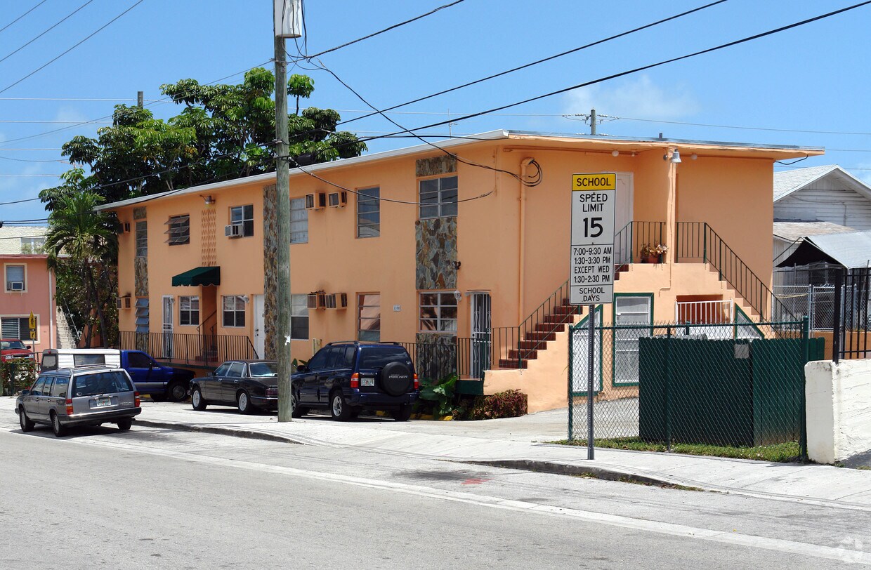 Building Photo - 1100 SW 3rd St