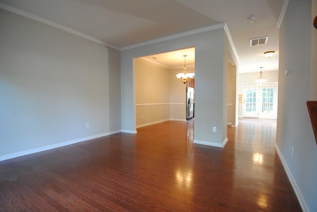 Building Photo - 10722 Edmundson Ave