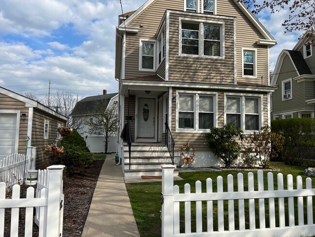 Building Photo - 19 Feronia Way