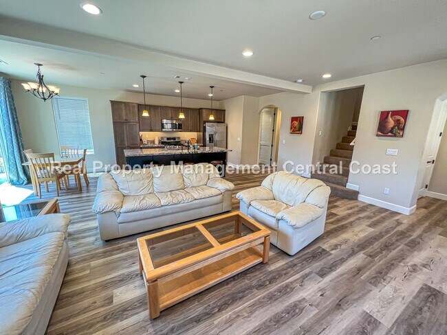 Foto del edificio - LEASE PENDING - Spacious 3 Bedroom / 2.5 B...