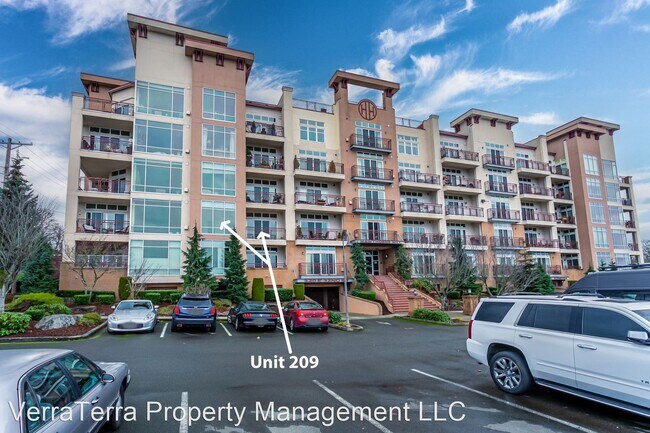 Building Photo - 3 br, 2 bath House - 320 E 32nd St Unit 209