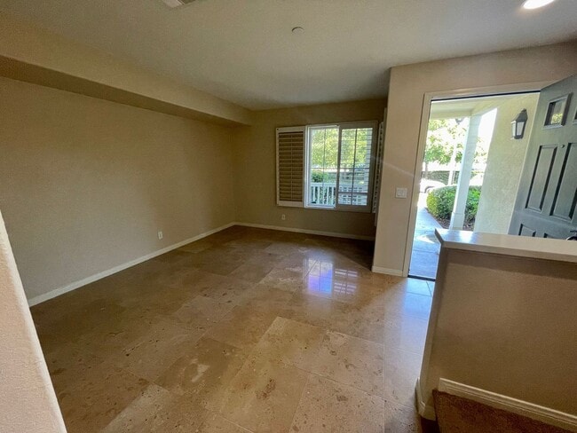 Building Photo - Condo Located in the Gorgeous Columbus Grove