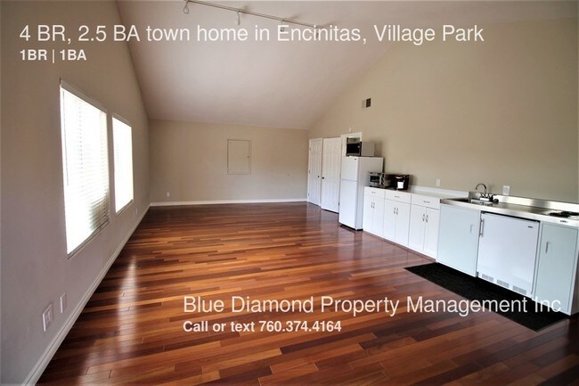 Building Photo - 450 Avenida De Las Rosas