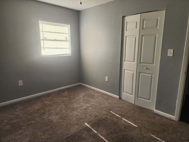 Building Photo - 2118 Navel Cir S