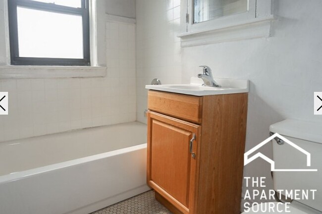 Photo - 2612 W Gunnison St Apartment