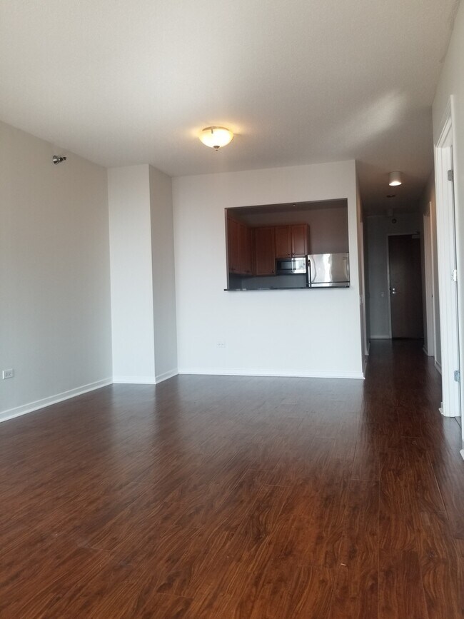 Building Photo - 400 N LaSalle Dr