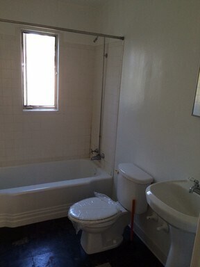 Building Photo - Awesome Studio Apartment at Seminole Avenu...