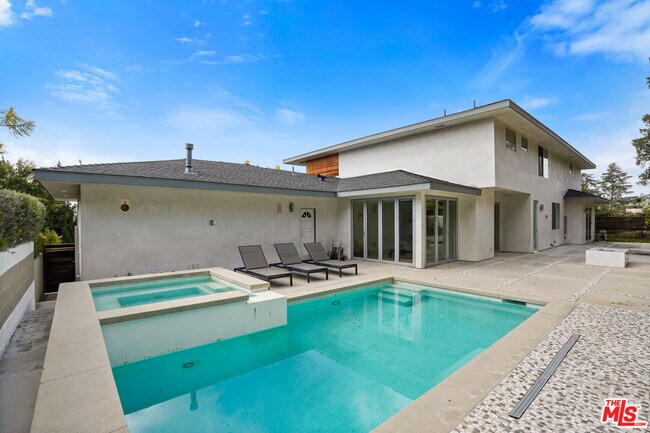Building Photo - 7927 Oceanus Dr