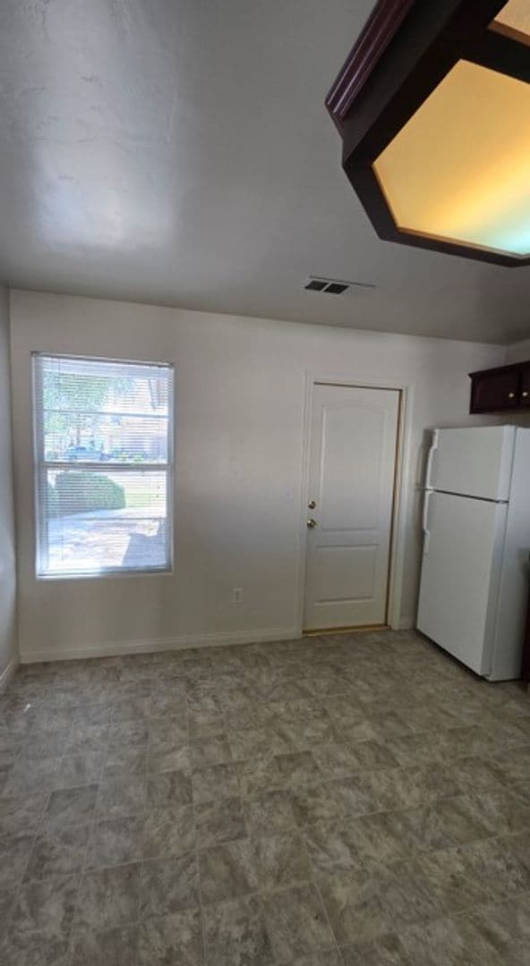 Building Photo - 3106 Colville Ave