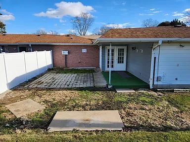 Building Photo - Brick duplex in great location
