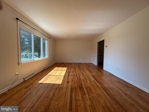 Building Photo - 118 Country Club Dr