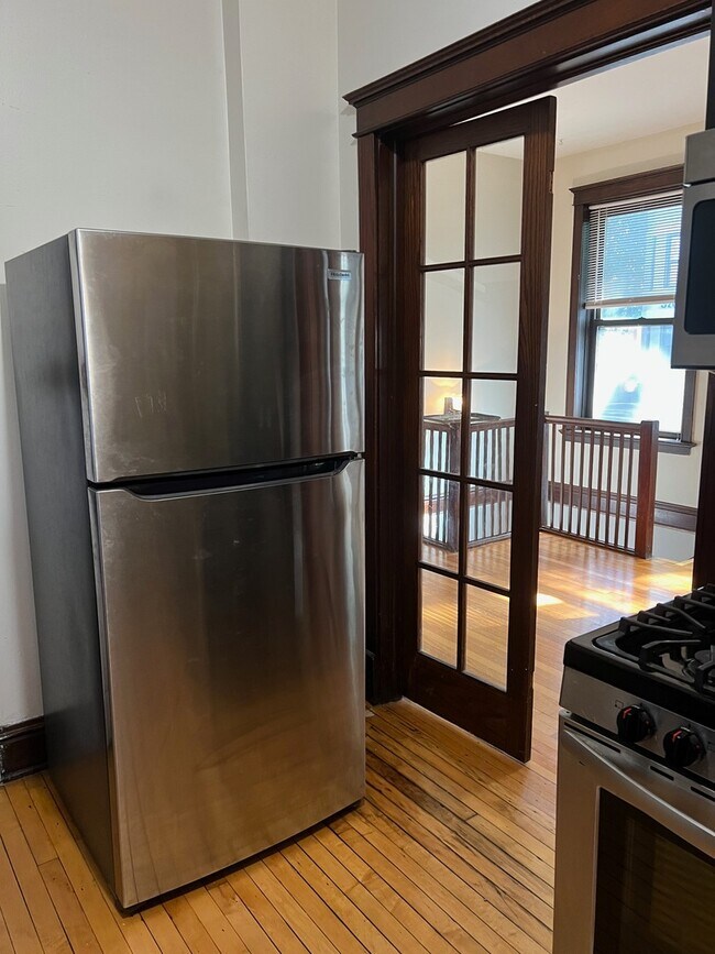 Foto del edificio - 3762 N Kenmore Ave