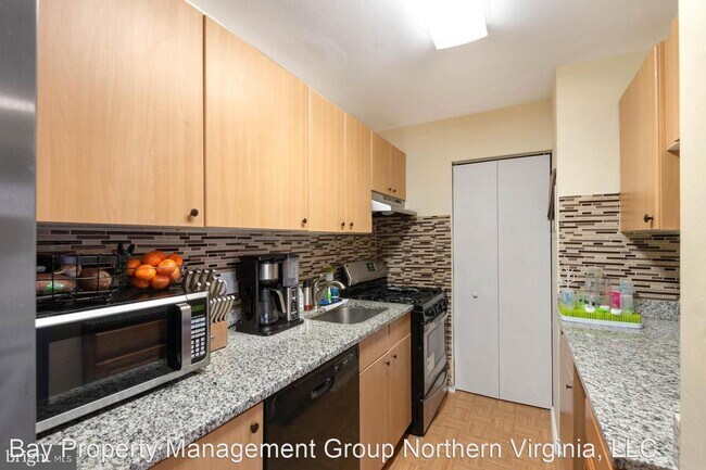 Foto del edificio - 3 br, 1.5 bath House - 7372 Lee Hwy # 102