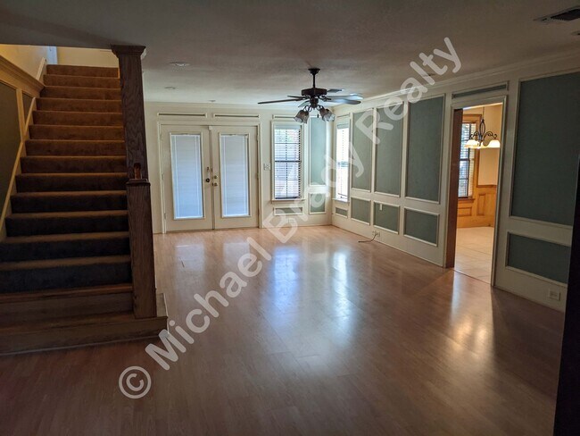 Building Photo - Beautiful home