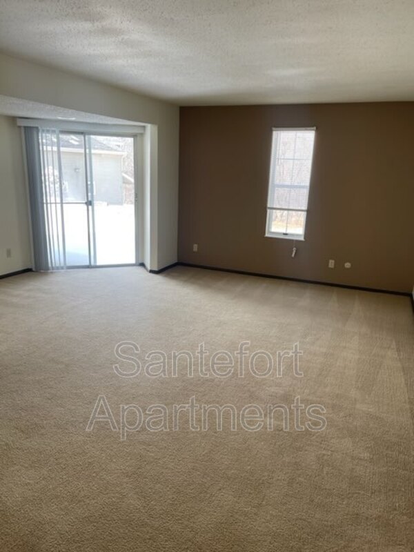 5817 Haymeadow Ln Unit Apt 2D, Peoria, IL 61615 Condo for Rent in