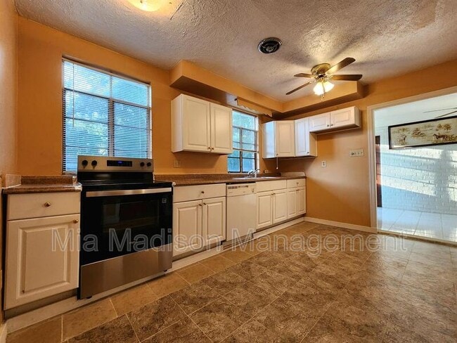 Building Photo - 102 Chippewa Dr