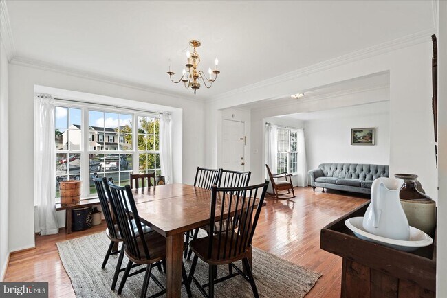Foto del edificio - 9 Fairbanks Ct