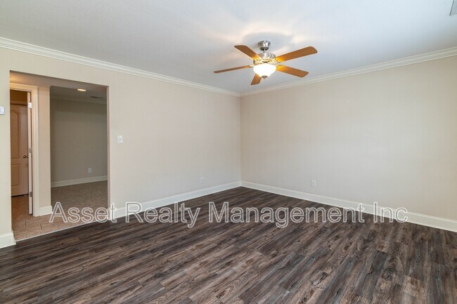 Foto del edificio - 4730 Forest Landing Way