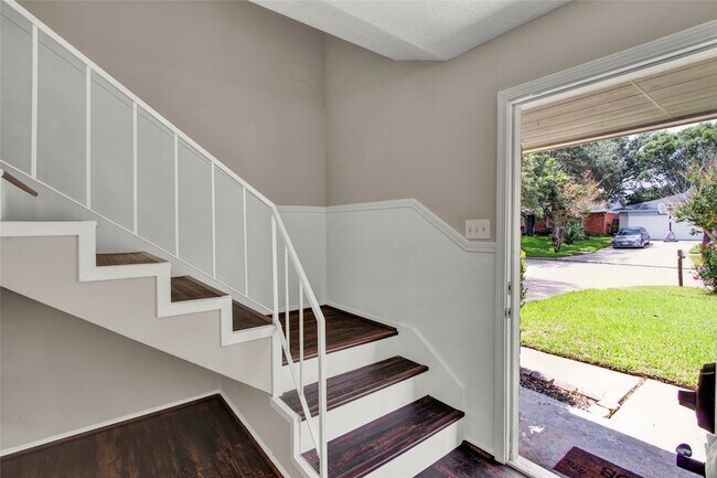 Foto del edificio - 6208 Brookdale Dr