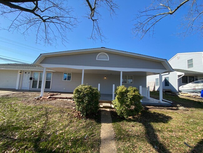 Building Photo - Beautiful fully renovated 4 beds 2 bath Ho...