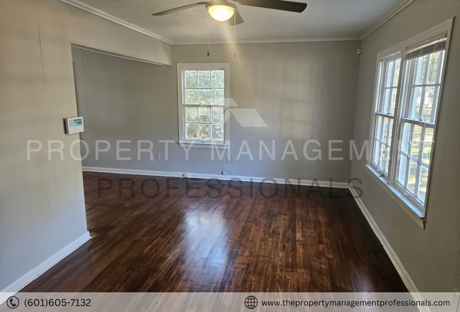 Building Photo - 1025 Combs St