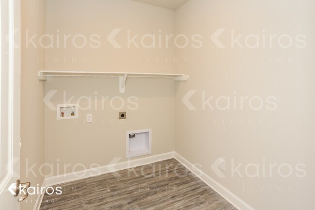 Building Photo - 6425 Tiger Pointe Dr.