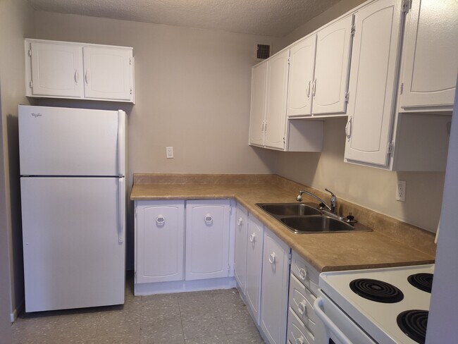 Kitchen - 363 Geneva St
