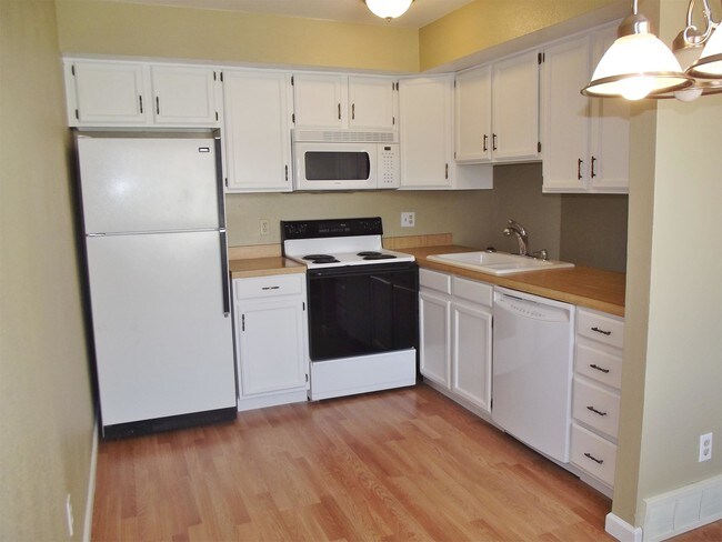 Building Photo - 2690 S Xanadu Way