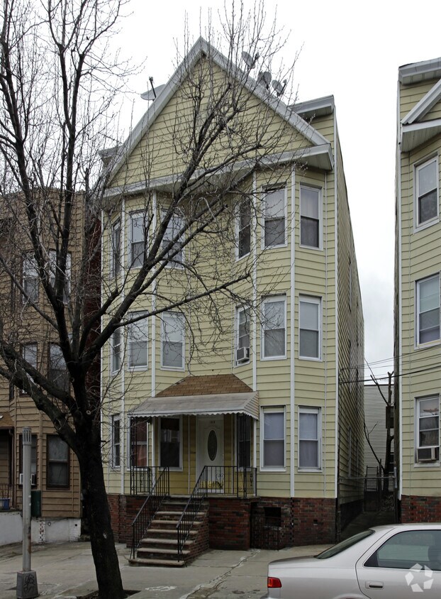 Foto del edificio - 166 Highland Ave