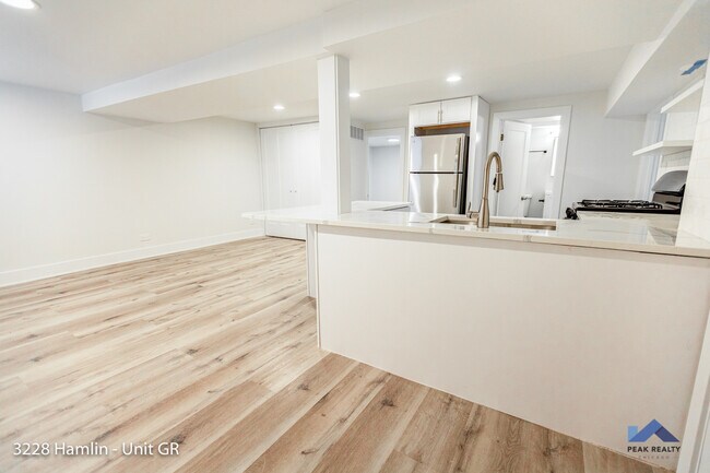 Building Photo - 3228 N Hamlin Ave