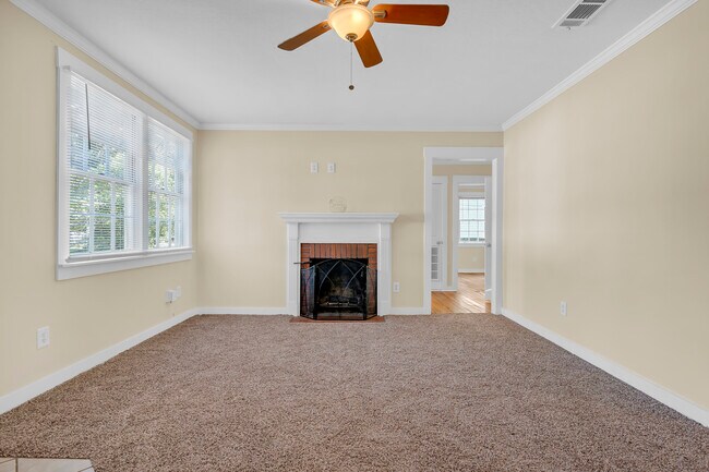 Foto del edificio - 207 Border Dr E