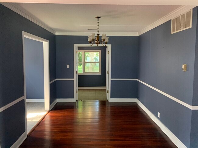 Foto del edificio - 3523 Bowen Ave