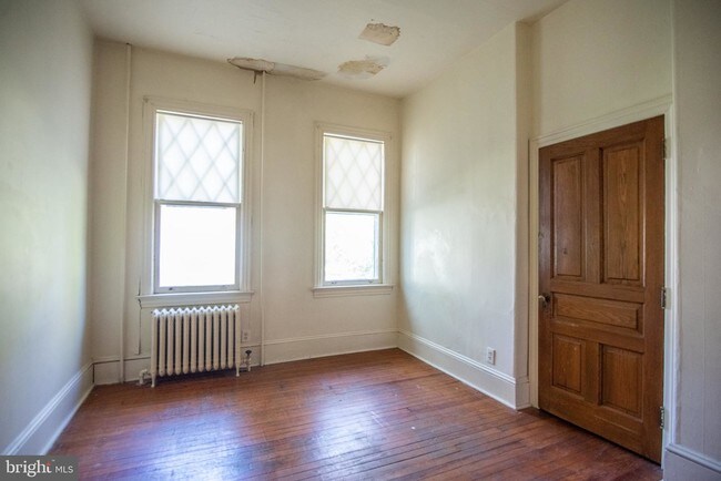 Building Photo - 517 S Fairview St