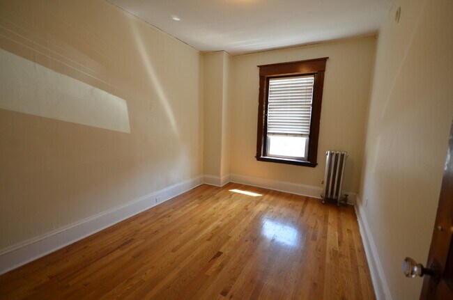 Foto del edificio - 116 Englewood Ave