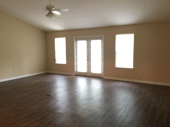 Foto del edificio - 3/2 off Buck Lake Road in Countryside