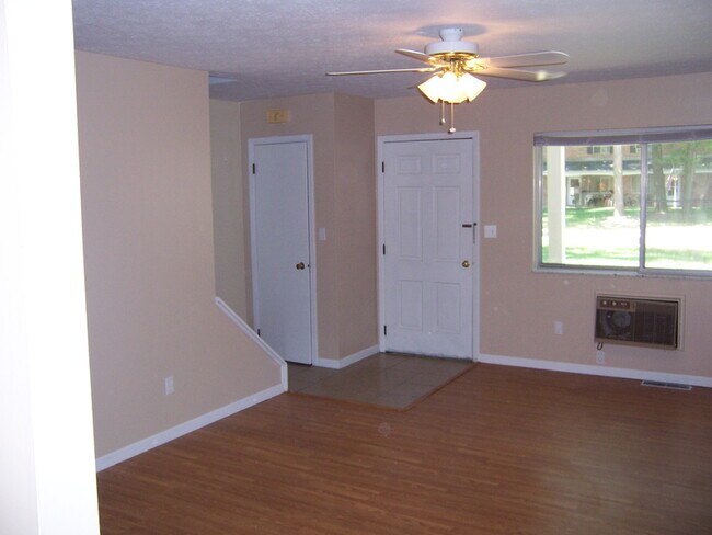 Building Photo - 483 Brentwood Dr
