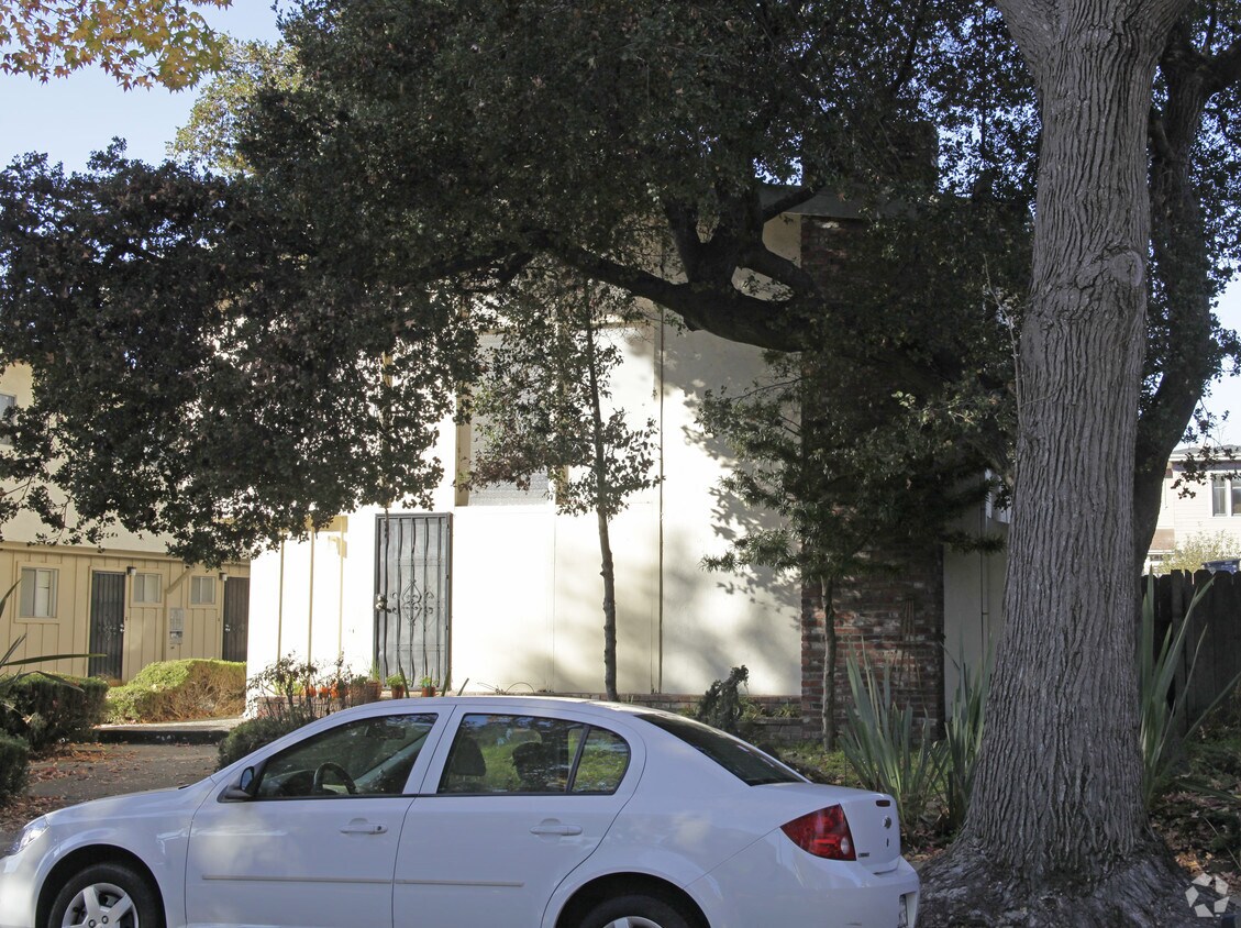 Building Photo - 1421 Benton St