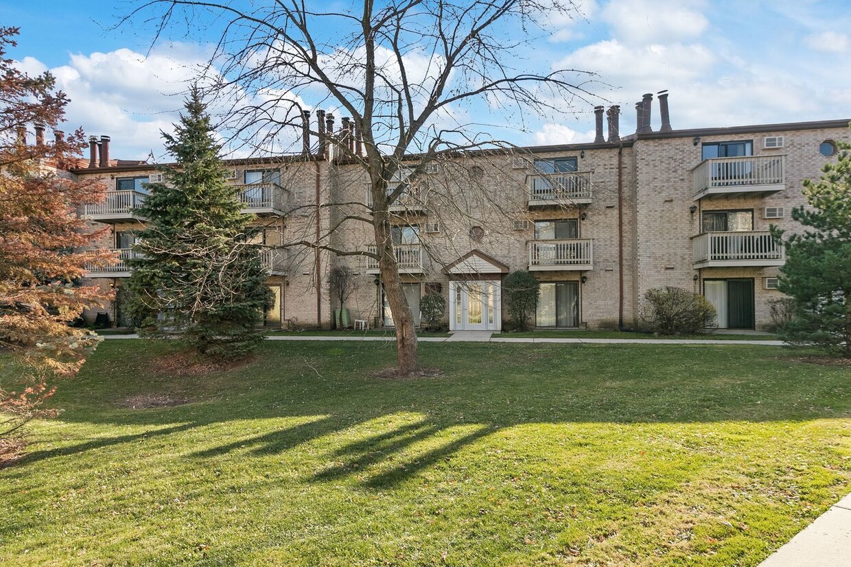 444 E Osage Ln Unit 103B, Palatine, IL 60074 Condo for Rent in