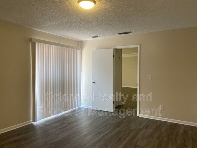 Foto del edificio - 8426 Village Green Rd