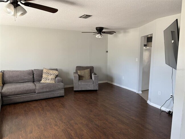 Foto del edificio - 6106 Lawncrest Pl