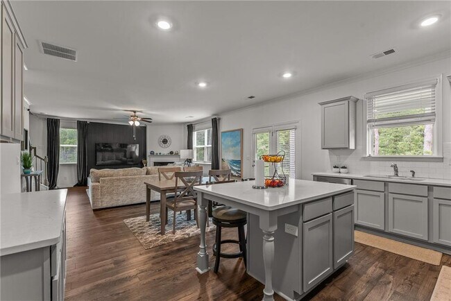 Building Photo - 379 Blue Juniper Cir